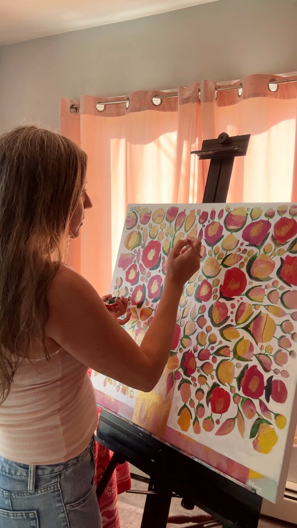 Come hang out with me for 100 seconds 🎨 I spend a lot of time painting in solitude. In this part of the process I’m connecting the dots - adding stems to make the composition whole, giving each bloom belonging. 💚 #paintparty #realtime #paintwithme #coffee #collectmaineart