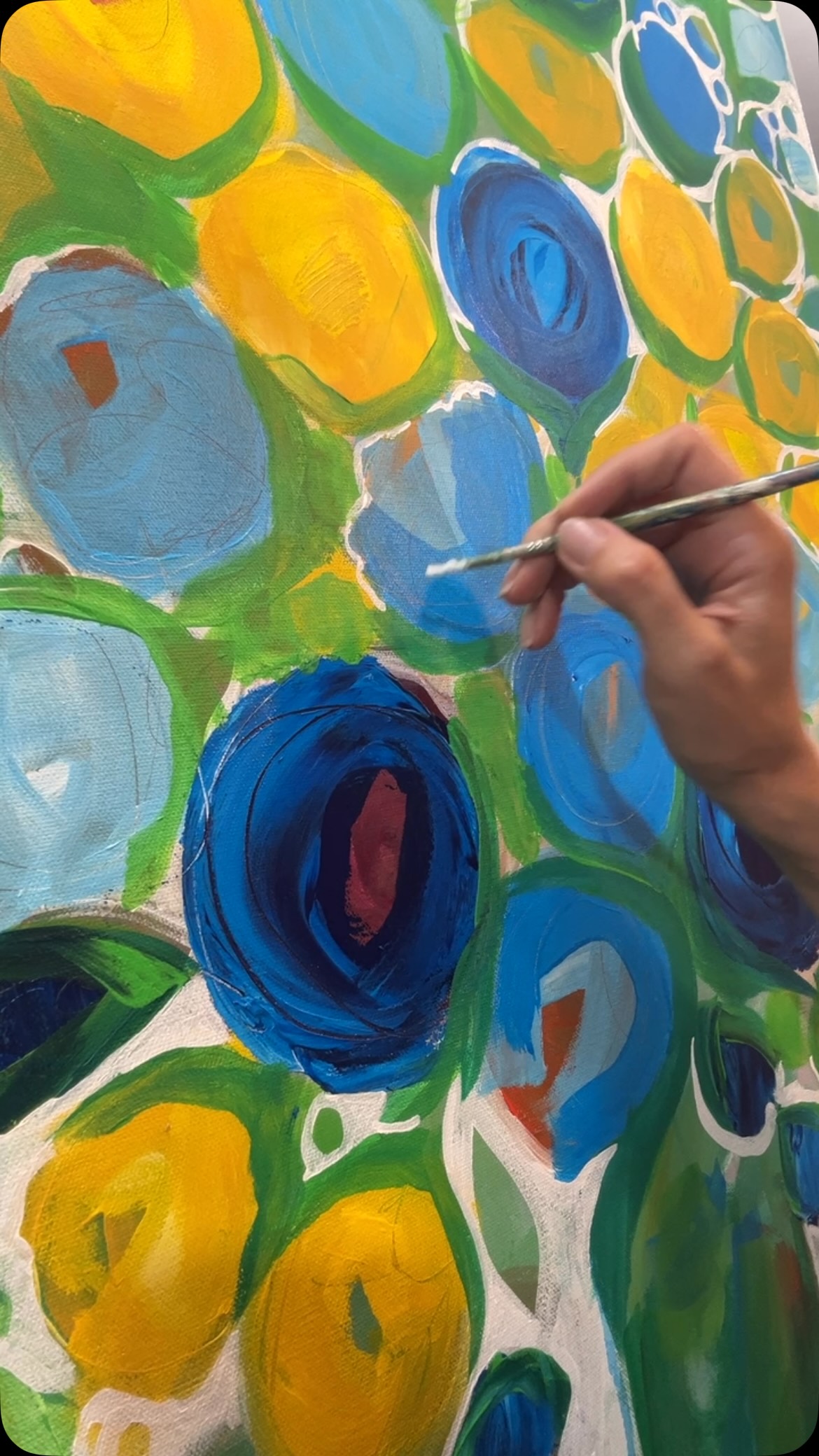 #🌕 #💫 #🎨 #💙 #art 
Studio Fun ✨ working on a 🆕 36x24 and Obsessed with @goldenpaints Phthalo Blue (green shade)