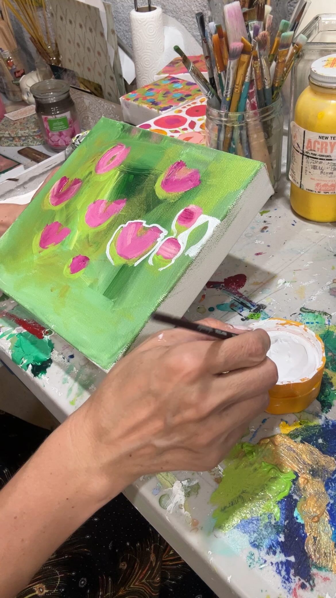 Finishing up my painting day with this sweet 8x8. These simple colors and my straightforward method are a relaxing way for me to wrap up the day. 🙏 💖🎨#artstudio #tealovers #abstractflowers #calma #sundaynight